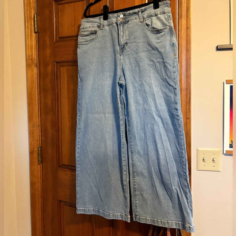 Curve Appeal Wide-Leg Jeans